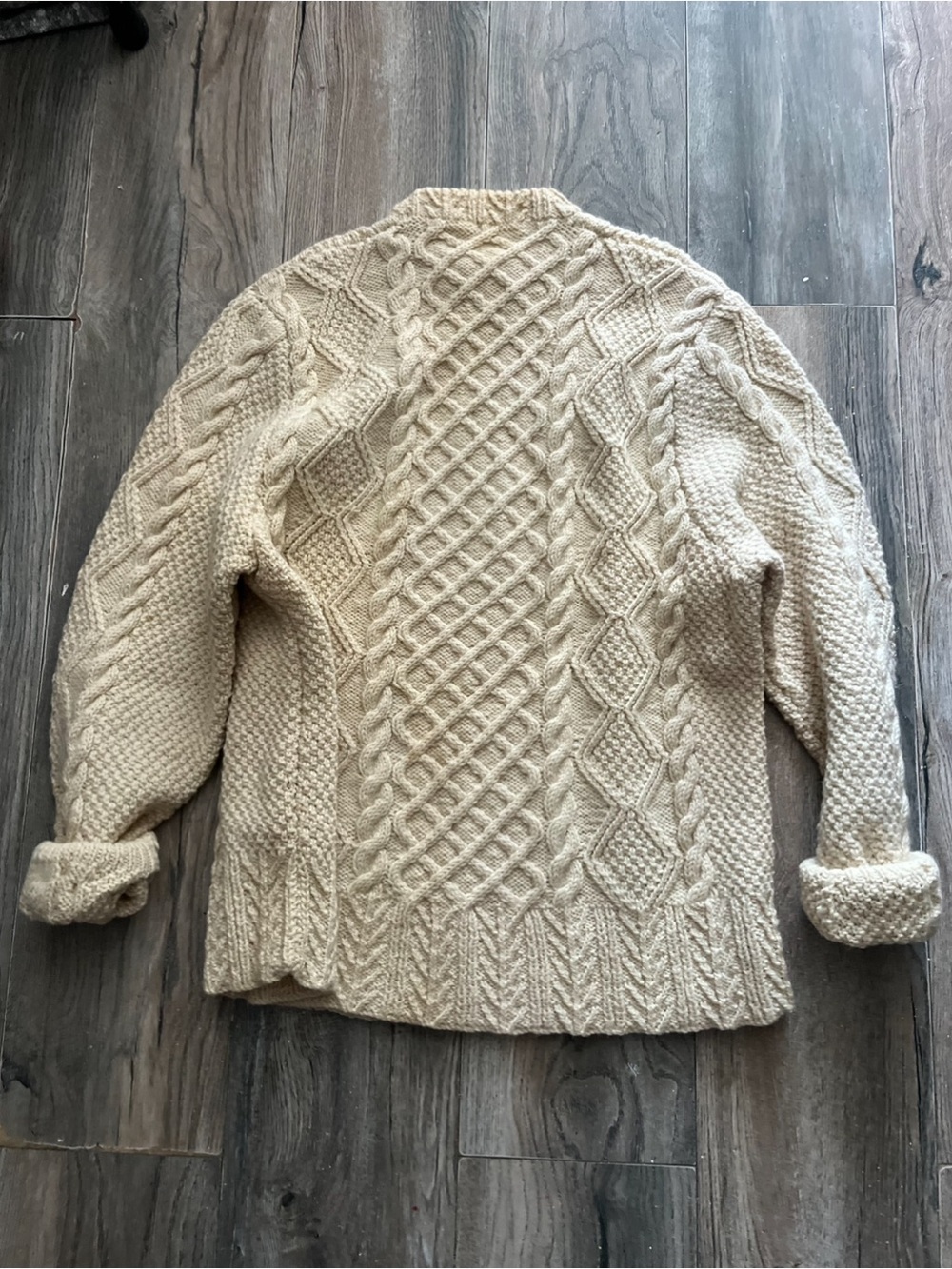 vintage cream-colored hand-knit wool Aran fisherman sweater featuring small med